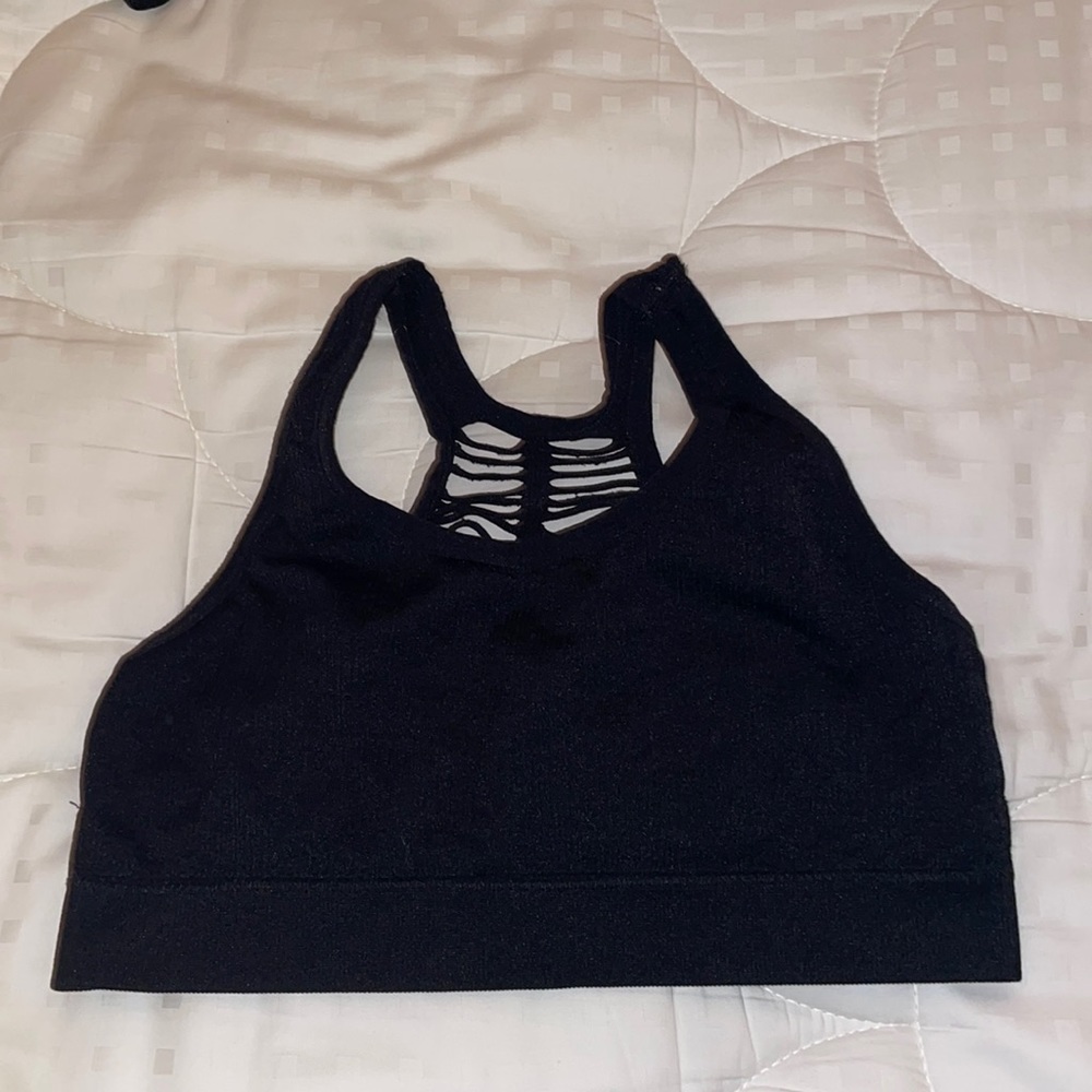 BLACK RIBBED SPORTS BRA